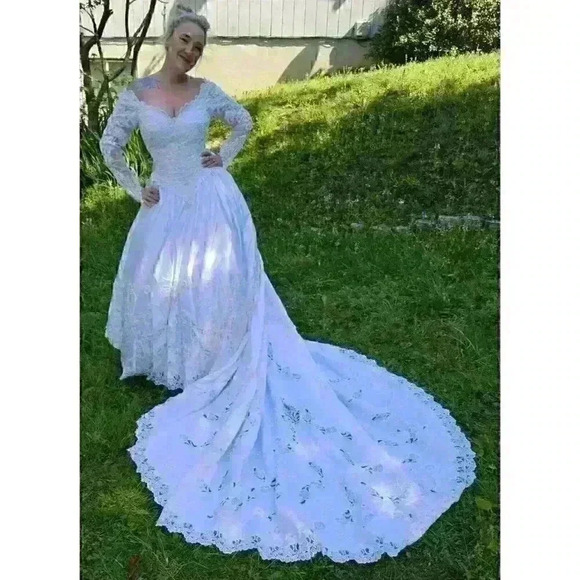 Vintage Beaded Wedding Gown Long Train And Veil Prestige Size Medium - Picture 2 of 10